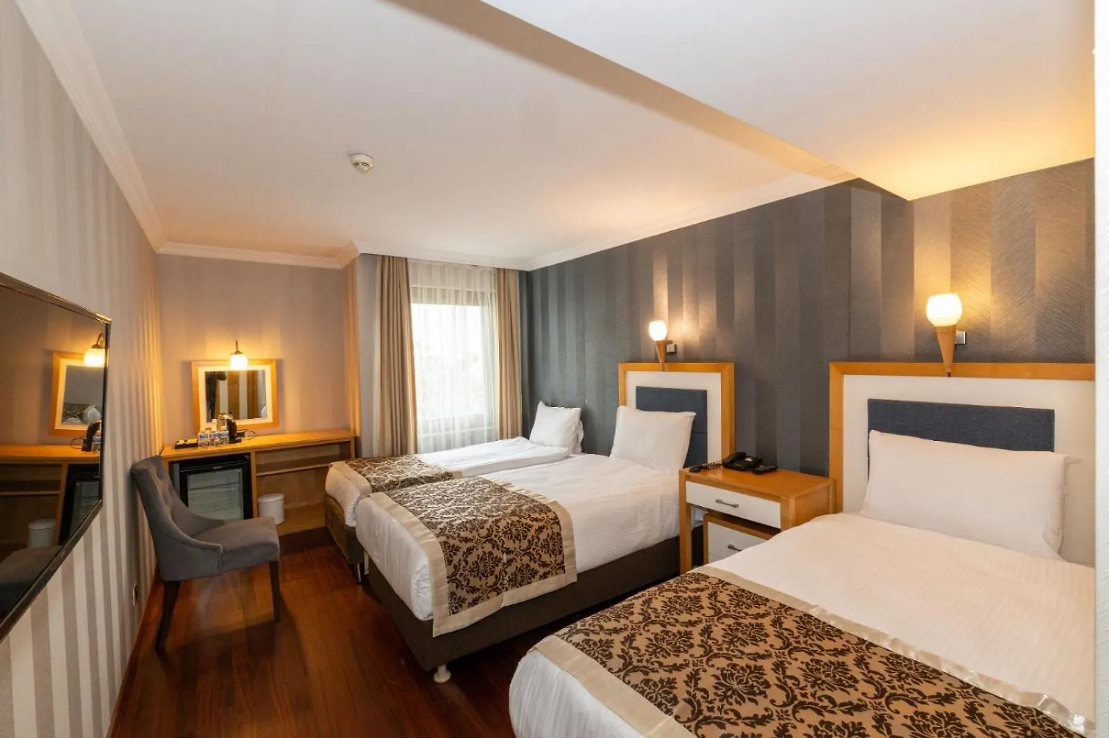 Отель Crestium Prime Square Стамбул Турция
