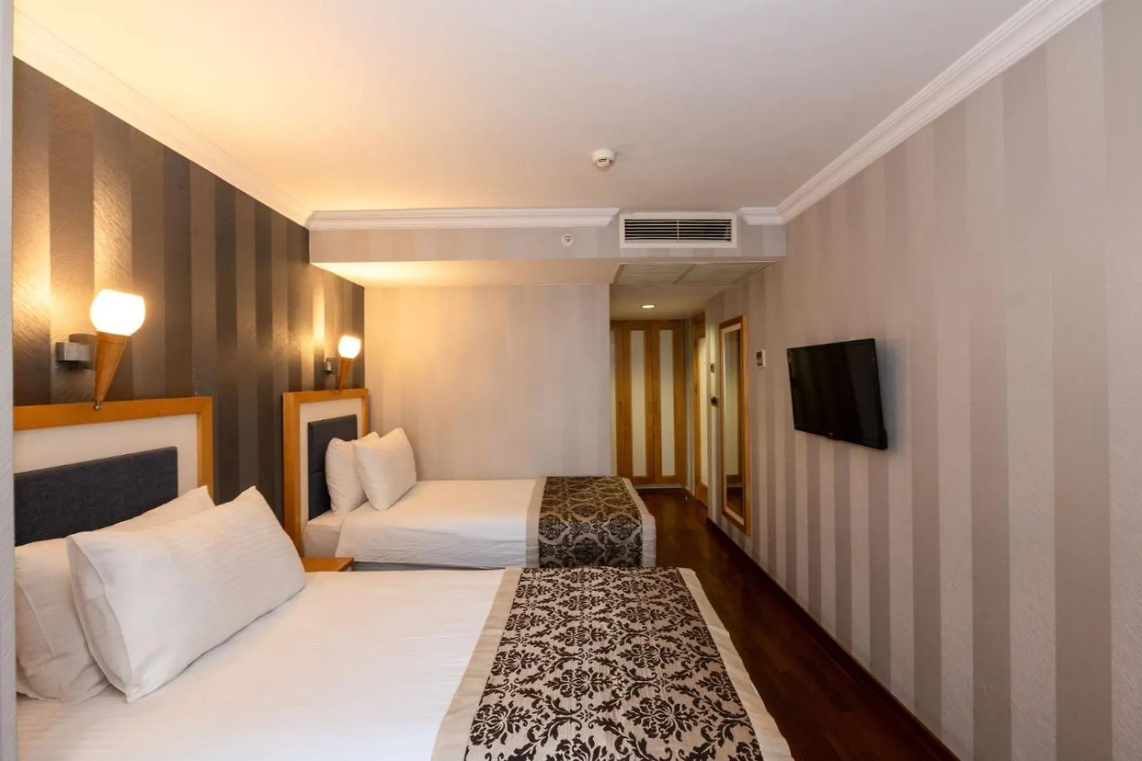Отель Crestium Prime Square Стамбул
