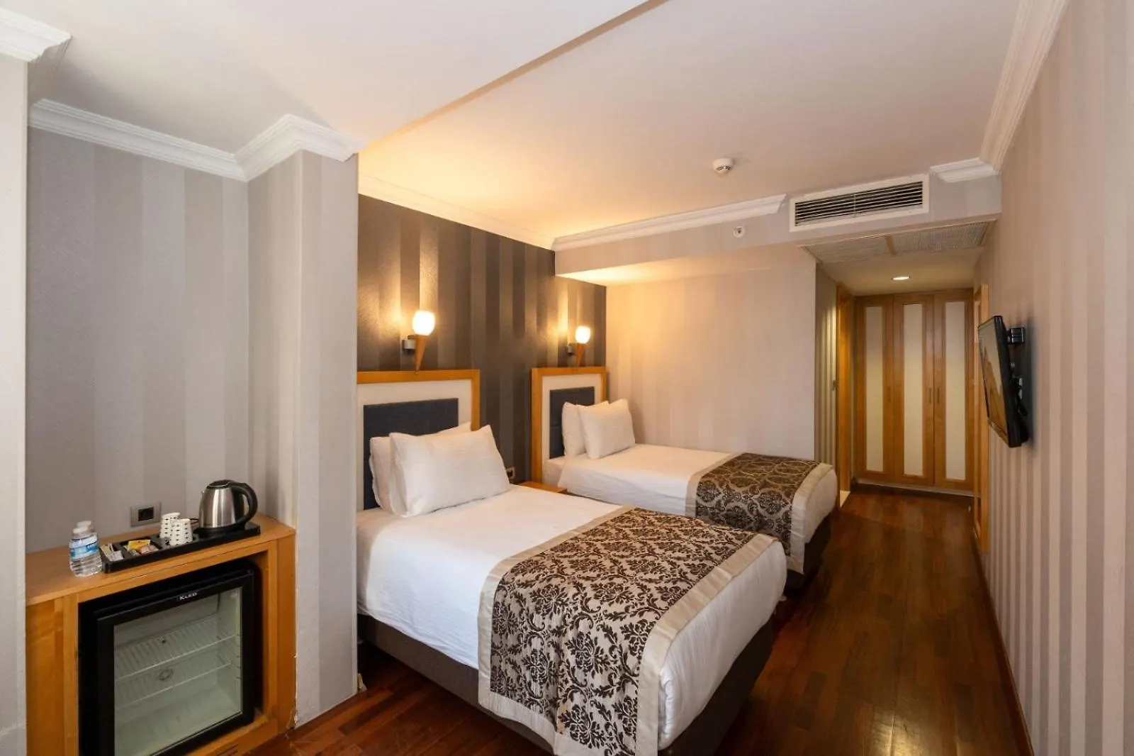 Отель Crestium Prime Square Стамбул